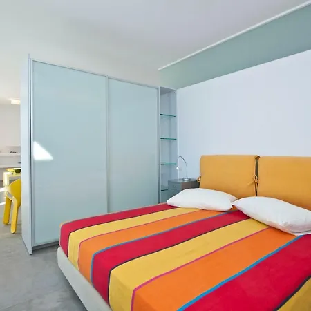 The Edge 5* Seafront Villas Ag.irini * Agia Irini (Paros)